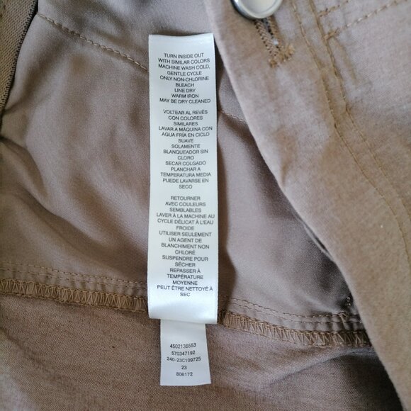 NWT Chico's Womens Beige Mid Rise Embroidered Hem Capri Pants Size 0.5 US XS - Picture 8 of 8